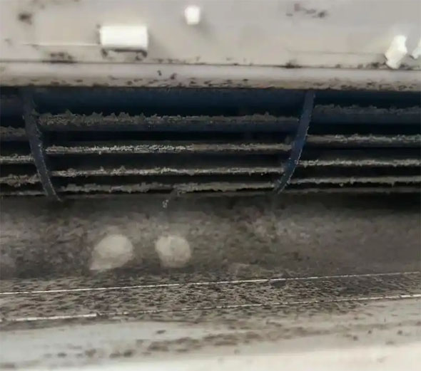 牙克石空调吹的风有股烧焦味是怎么回事